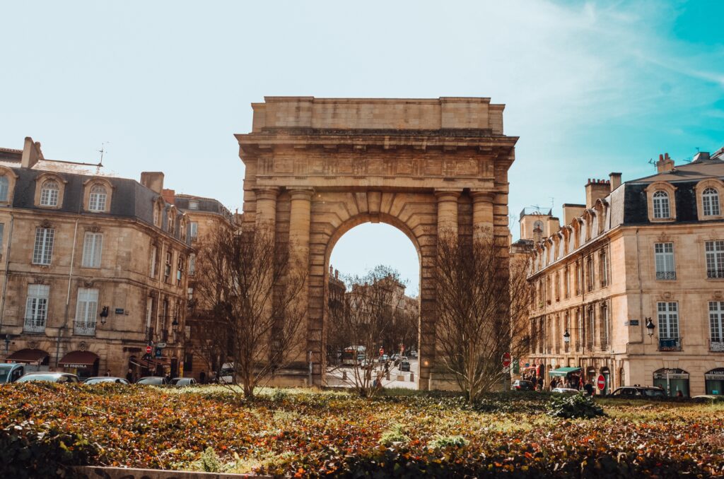 Action-Recrutement.fr - Cabinet recrutement jeunes talents beautiful shot of the gate of burgundy in bordeaux, france